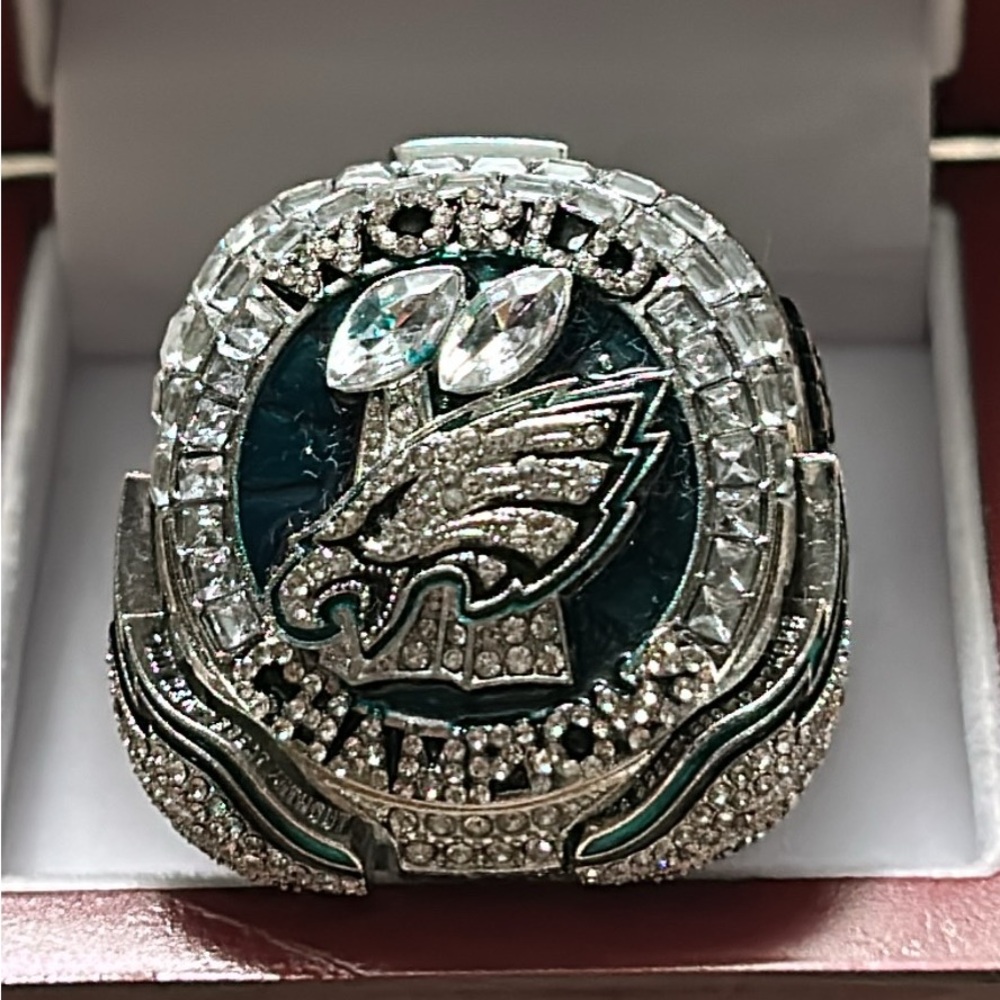 ‼️SOLD‼️ Fashion Ring with Eagle Design. NEW in ring box as pictured.